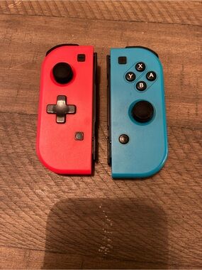 Wireless Game Controller SWH (Red) & Right (Blue) Controller Pair